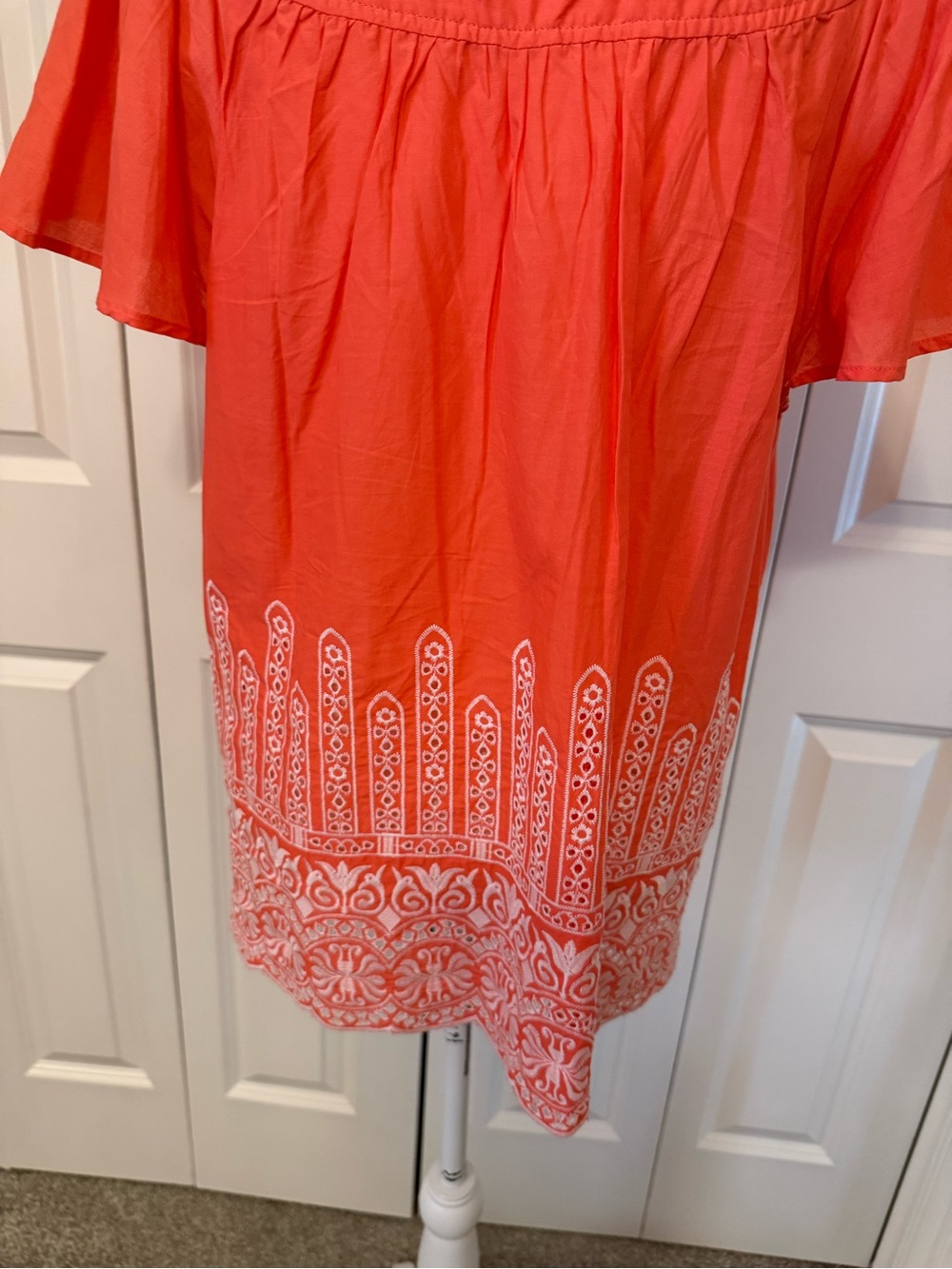 Gaudie Ruffle Tie Front Embroidery Scalloped Short Sleeve Top Size Large EUC - Picture 13 of 16